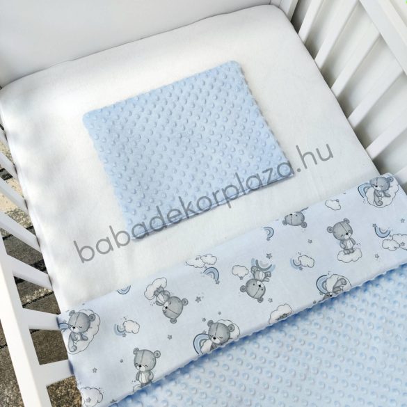 Deluxe Baby 2 részes babaágynemű garnitúra - takaró + párna - Világoskék - felhőn alvó macikák