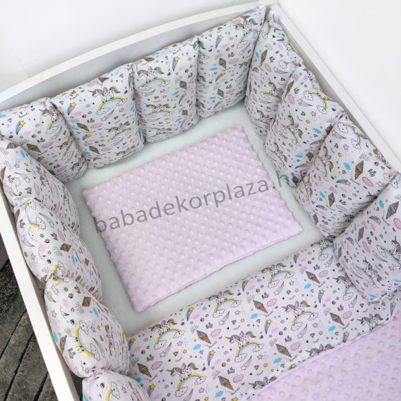 Deluxe Baby 3 részes babaágynemű garnitúra - takaró + párna + Softy rácsvédő - Minky világos rózsaszín - unikornis szivárványon