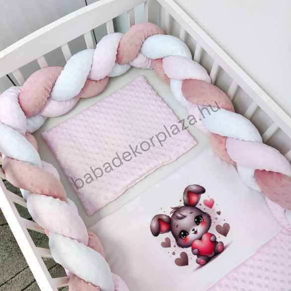 Deluxe Baby 3 részes babaágynemű garnitúra - takaró + párna + fonott rácsvédő - világos rózsaszín - szívecskés nyuszi