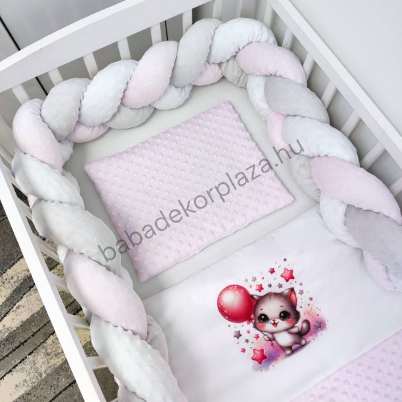 Deluxe Baby 3 részes babaágynemű garnitúra - takaró + párna + fonott rácsvédő - világos rózsaszín - cica léggömbökkel