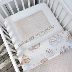   Deluxe Baby 2 részes babaágynemű garnitúra - takaró + párna - Mogyoró - felhőn alvó állatok