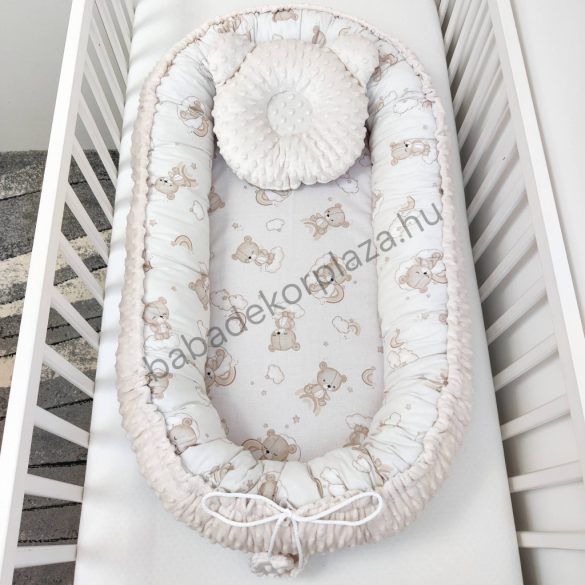 Deluxe Baby többfunkciós babafészek macipárnával - Minky mogyoró - felhőn alvó macikák