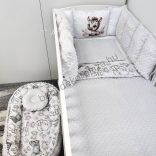 Deluxe Baby babaágynemű garnitúra babafészekkel, Extra párnás rácsvédővel - Dreamland Collection - szürke - bébi szafari zebra