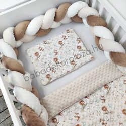   Deluxe Baby 3 részes babaágynemű garnitúra - takaró + párna + fonott rácsvédő - mogyoró - oroszlánok