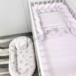 Deluxe Baby babaágynemű garnitúra babafészekkel - 5 részes - világos rózsaszín - felhőn alvó macikák