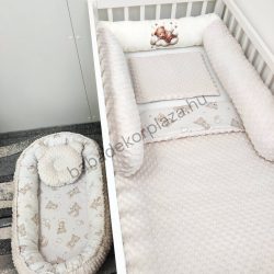   Deluxe Baby babaágynemű garnitúra babafészekkel, hengerpárnás rácsvédővel - mogyoró alvó maci