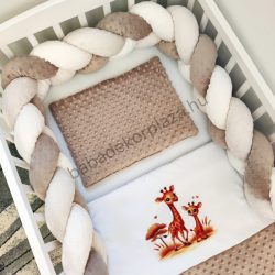   Deluxe Baby 3 részes babaágynemű garnitúra - takaró + párna + fonott rácsvédő - cappuccino - zsiráfok I.