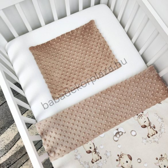 Deluxe Baby 2 részes babaágynemű garnitúra - takaró + párna - cappuccino - bébi zsiráf