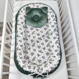 Deluxe Baby többfunkciós babafészek macipárnával - zöld bársony - koalák