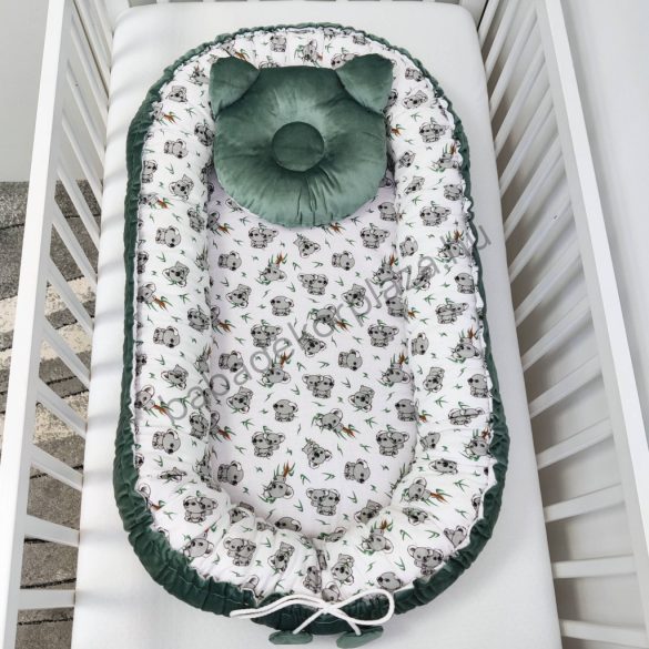 Deluxe Baby többfunkciós babafészek macipárnával - zöld bársony - koalák