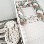 Deluxe Baby babaágynemű garnitúra babafészekkel - 5 részes - mogyoró - szafari kölykök