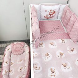   Deluxe Baby babaágynemű garnitúra babafészekkel, Extra párnás rácsvédővel - Dreamland Collection - mályvarózsa - édes mackók
