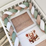 Deluxe Baby 3 részes babaágynemű garnitúra - takaró + párna + fonott rácsvédő - cappuccino - repcsis maci II.