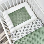 Deluxe Baby 2 részes babaágynemű garnitúra - takaró + párna - sötét zsályazöld - koalák