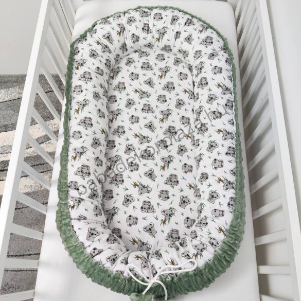 Deluxe Baby többfunkciós babafészek - Minky sötét zsályazöld - koalák