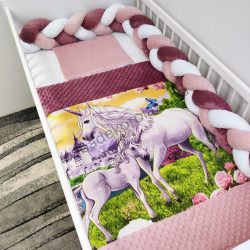   3 részes óriás mintás babaágynemű garnitúra - takaró + párna + fonott rácsvédő - unikornisok I.