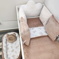   Deluxe Baby babaágynemű garnitúra babafészekkel, felhőpárnás rácsvédővel - fehér - cappuccino - mogyoró - felhőn alvó macikák