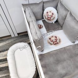   Deluxe Baby babaágynemű garnitúra babafészekkel,  párnás rácsvédővel, ölelőpárnával - homokszürke bársony - koronás maci