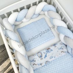   Deluxe Baby 3 részes babaágynemű garnitúra - takaró + párna + fonott rácsvédő - világoskék - hőlégballonok