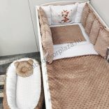 Deluxe Baby Minky babaágynemű garnitúra babafészekkel, Extra párnás rácsvédővel - Dreamland Collection - cappuccino bébi zsiráf