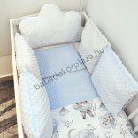 Deluxe Baby babaágynemű garnitúra felhőpárnás rácsvédővel - fehér - szürke - világoskék - mackó és barátai a felhők között
