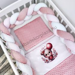   Deluxe Baby 3 részes babaágynemű garnitúra - takaró + párna + fonott rácsvédő - mályvarózsa - macilány léggömbbel I.