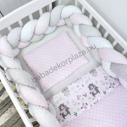   3 részes babaágynemű garnitúra - takaró + párna + fonott rácsvédő - világos rózsaszín - nyuszikák és macikák