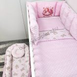 Deluxe Baby babaágynemű garnitúra babafészekkel, Extra párnás rácsvédővel - Dreamland Collection - rózsaszín alvó maci