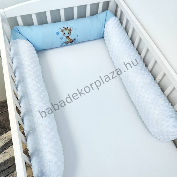 Rácsvédő hengerpárna - 210 cm - világoskék bébi zsiráf