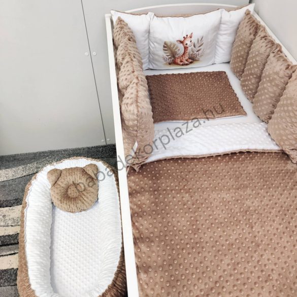 Deluxe Baby Minky babaágynemű garnitúra babafészekkel, Extra párnás rácsvédővel - Dreamland Collection - cappuccino szavanna zsiráf