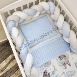 Deluxe Baby 3 részes babaágynemű garnitúra - takaró + párna + fonott rácsvédő - Világoskék - Mackó és barátai a felhők között I.