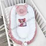 Deluxe Baby többfunkciós babafészek macipárnával, fekvőbetéttel - Minky mályvarózsa-fehér - egérke párnával