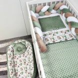 Deluxe Baby babaágynemű garnitúra babafészekkel - 5 részes - sötét zsályazöld - bébi dínók I.