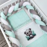 Deluxe Baby 3 részes babaágynemű garnitúra - takaró + párna + fonott rácsvédő - menta - maci a tisztáson