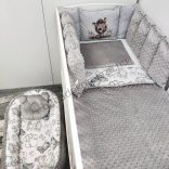 Deluxe Baby babaágynemű garnitúra babafészekkel, Extra párnás rácsvédővel - Dreamland Collection - grafitszürke - bébi szafari zebra