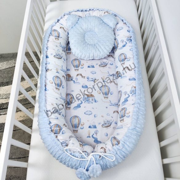 Deluxe Baby többfunkciós babafészek macipárnával - Minky világoskék - hőlégballonok