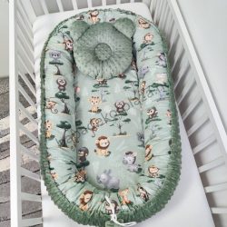   Deluxe Baby többfunkciós babafészek macipárnával - Minky sötét zsályazöld - szafari kölykök
