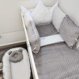 Deluxe Baby Minky babaágynemű garnitúra babafészekkel, koronapárnás rácsvédővel - fehér - grafit - szürke