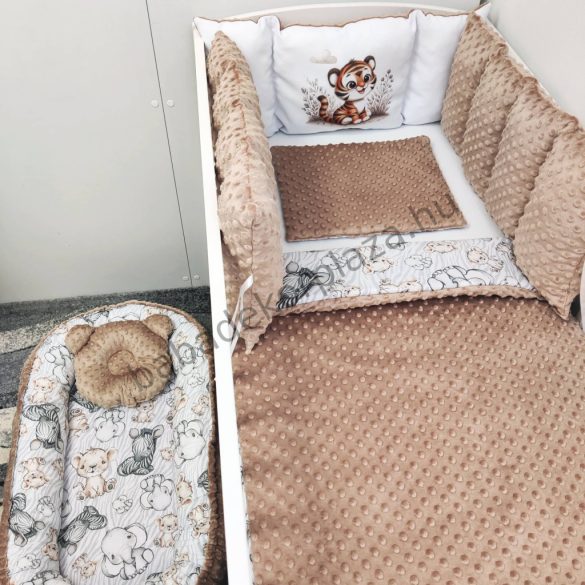 Deluxe Baby babaágynemű garnitúra babafészekkel, Extra párnás rácsvédővel - Dreamland Collection - cappuccino - bébi szafari - tigris