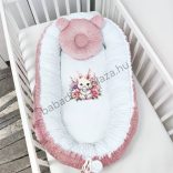Deluxe Baby többfunkciós babafészek macipárnával, fekvőbetéttel - Minky mályvarózsa-fehér - nyuszi virágokkal