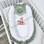 Deluxe Baby többfunkciós babafészek macipárnával, fekvőbetéttel - Minky sötét zsályazöld - fehér - zebra és zsiráf