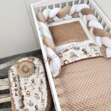 Deluxe Baby babaágynemű garnitúra babafészekkel - 5 részes - cappuccino - szafari kölykök