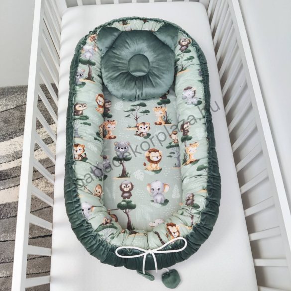 Deluxe Baby többfunkciós babafészek macipárnával - zöld bársony - szafari kölykök