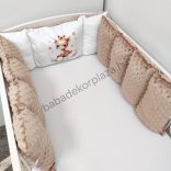Deluxe Baby Extra párnás rácsvédő - Dreamland Collection - cappuccino bébi zsiráf