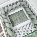 Deluxe Baby 3 részes babaágynemű garnitúra - takaró + párna + fonott rácsvédő - sötét zsályazöld - koalák II.