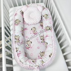   Deluxe Baby többfunkciós babafészek macipárnával - Minky világos rózsaszín - bébi zsiráf