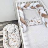 Deluxe Baby babaágynemű garnitúra babafészekkel - 5 részes - szürke - őzike és mosómedve