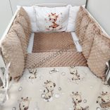 Deluxe Baby babaágynemű garnitúra Extra párnás rácsvédővel - Dreamland Collection - cappuccino bébi zsiráf