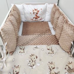   Deluxe Baby babaágynemű garnitúra Extra párnás rácsvédővel - Dreamland Collection - cappuccino bébi zsiráf