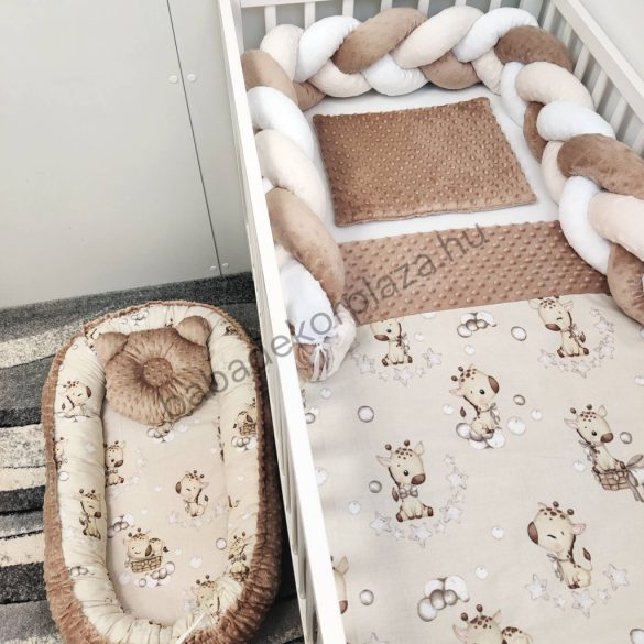 Deluxe Baby babaágynemű garnitúra babafészekkel - 5 részes - Cappuccino - bébi zsiráf